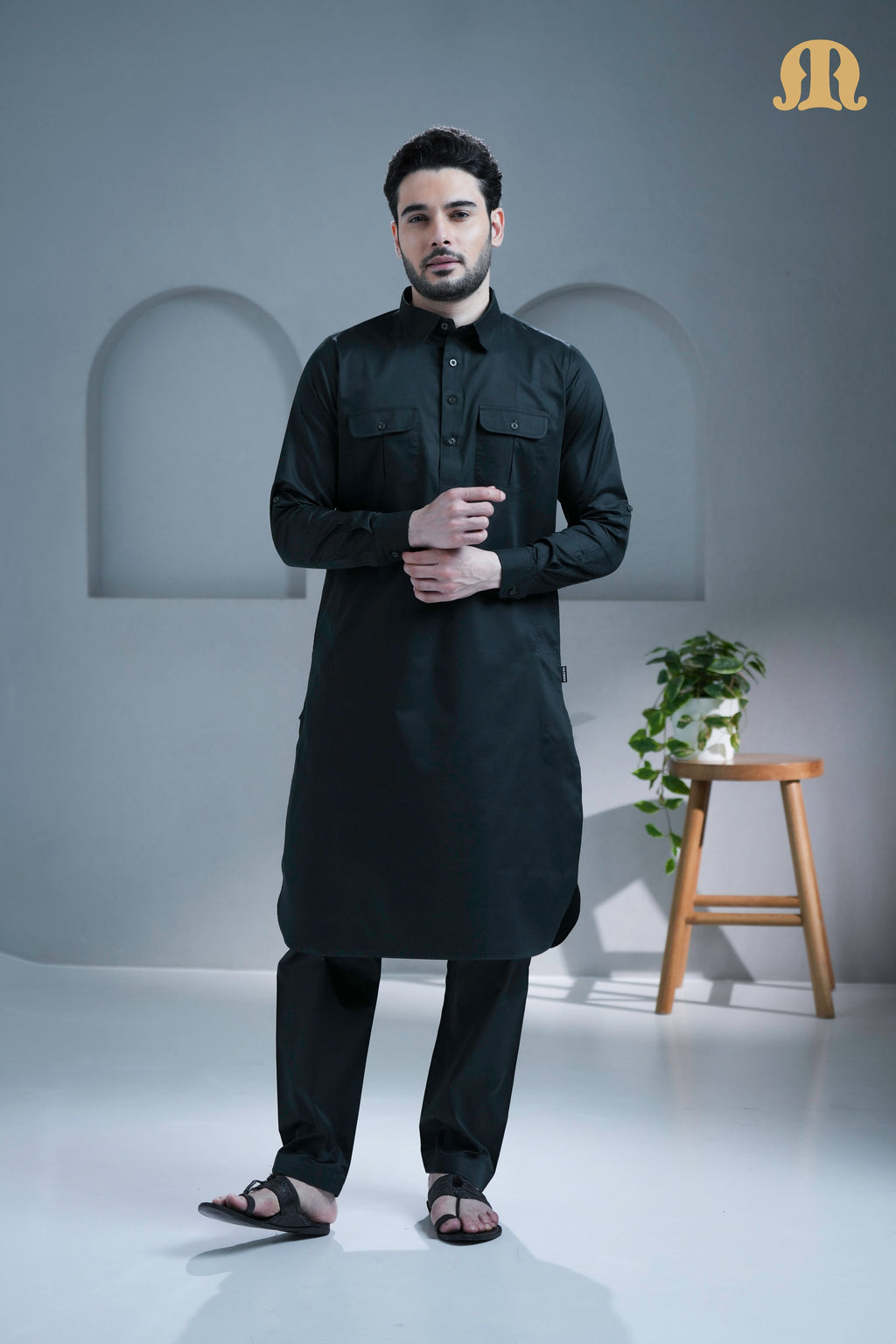 Front view of the complete Tunban Pathani Suit in dark grey by Mashroo.
