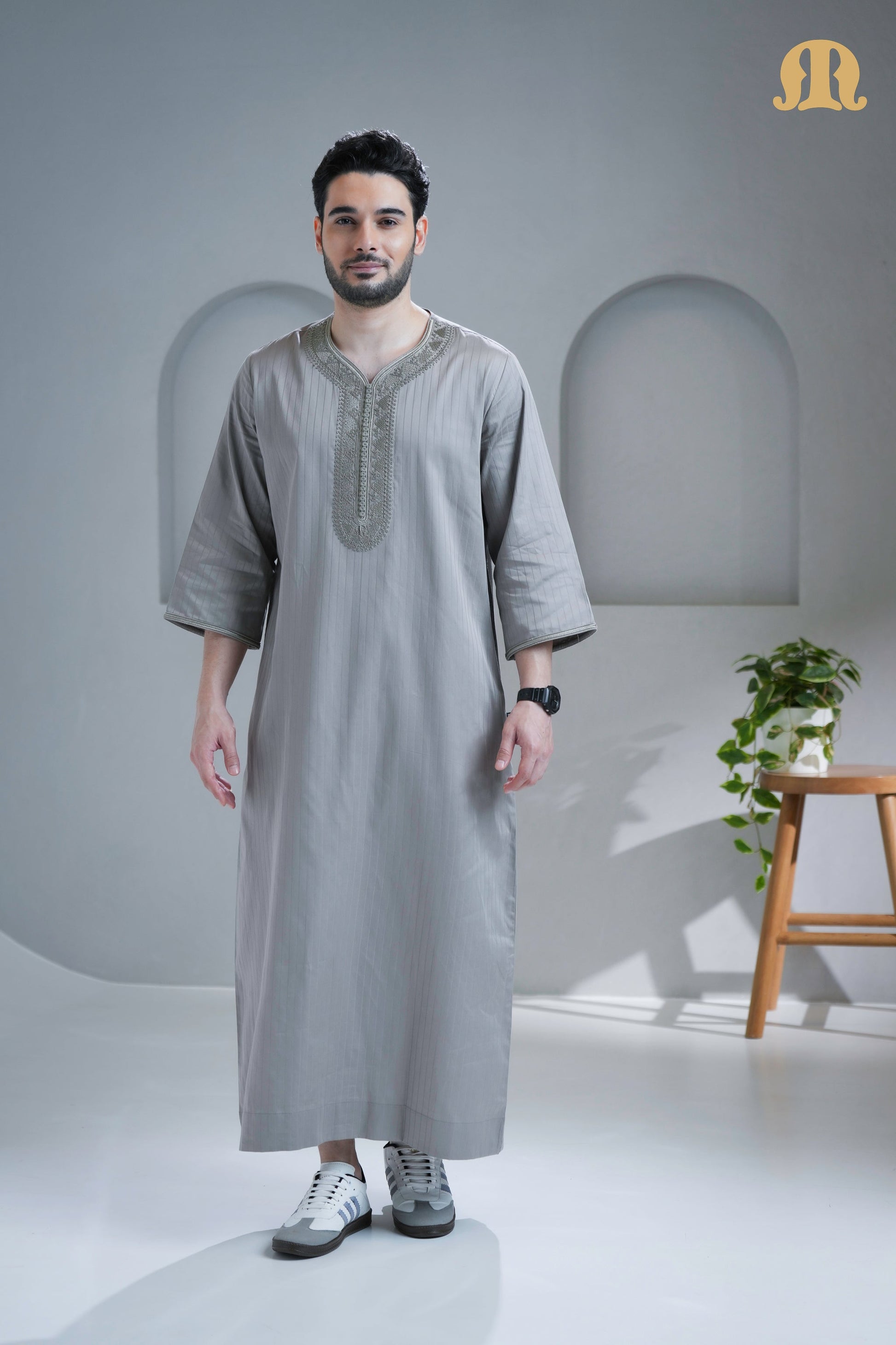 Front view of the Zagora Grey Moroccan Thobe for men by Mashroo.
