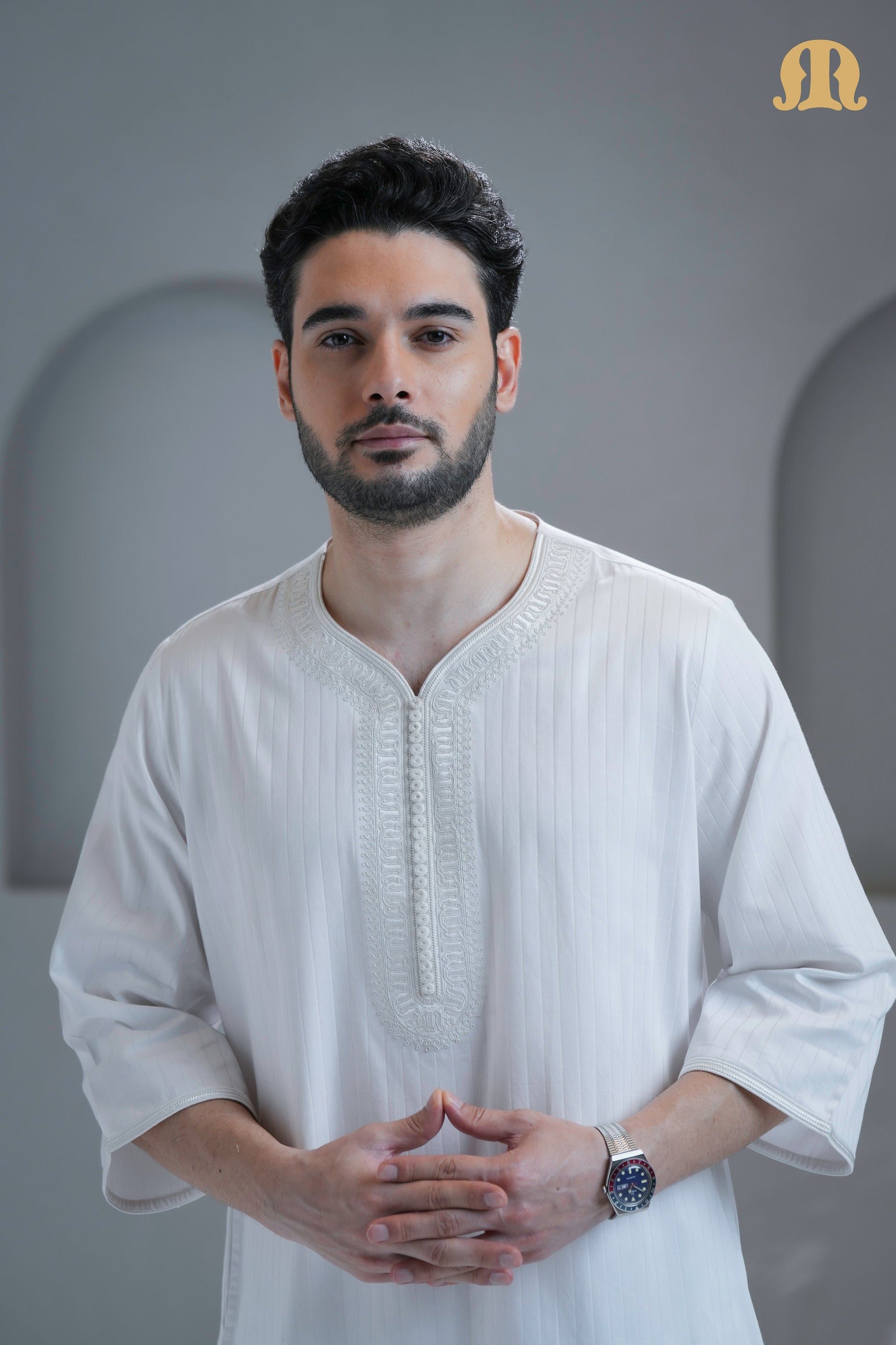 Mashroo's authentic white Moroccan thobe for men, perfect for Islamic festivals.

