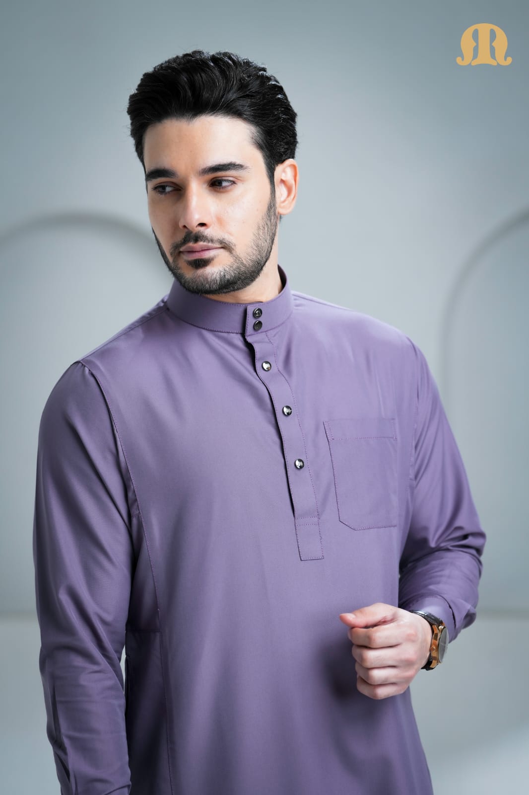 Man wearing the modern Unicus Thobe Purple 2.0 from HayaStyle India.
