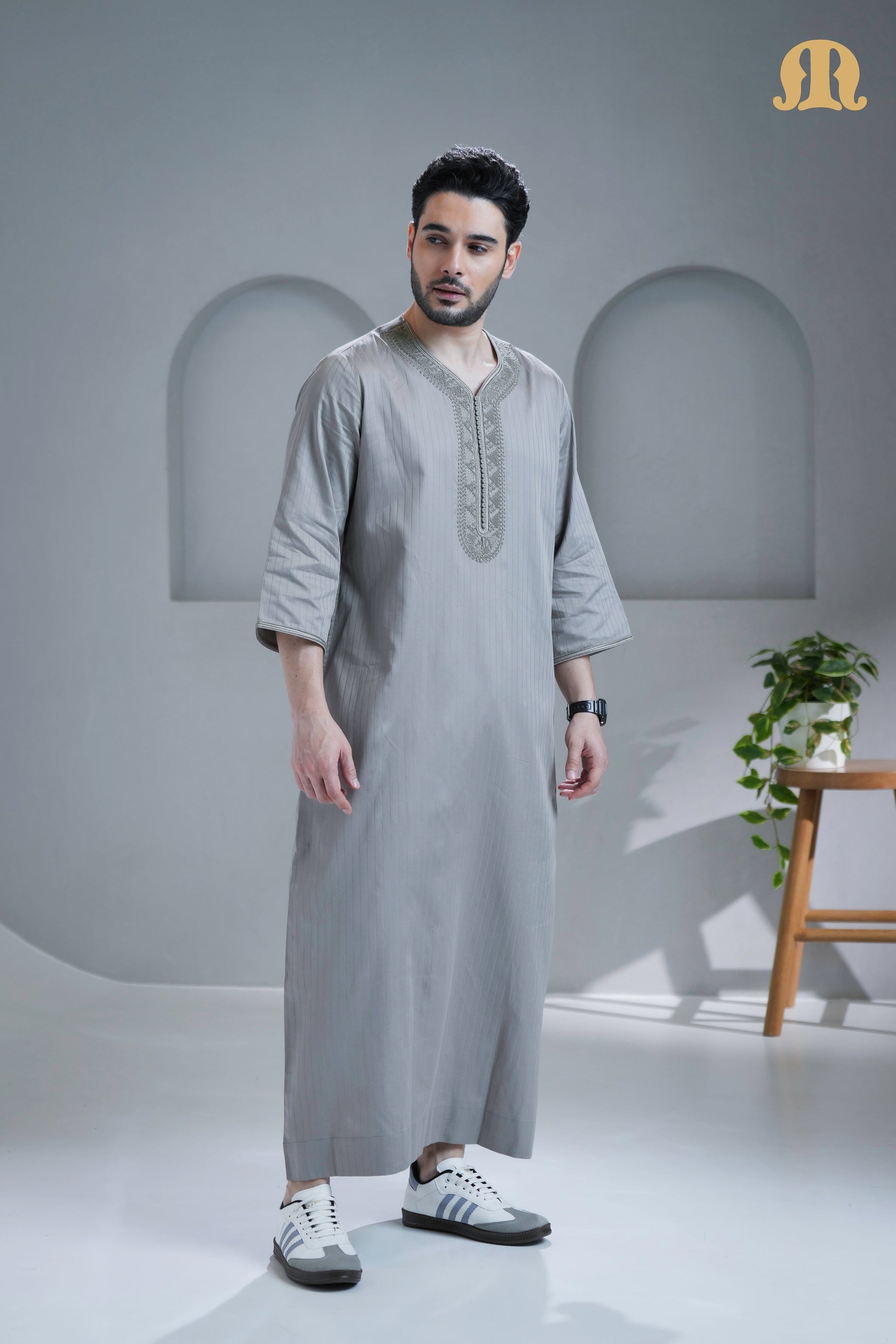 Detail of the practical 3/4 sleeve design on the Mashroo Zagora Thobe.
