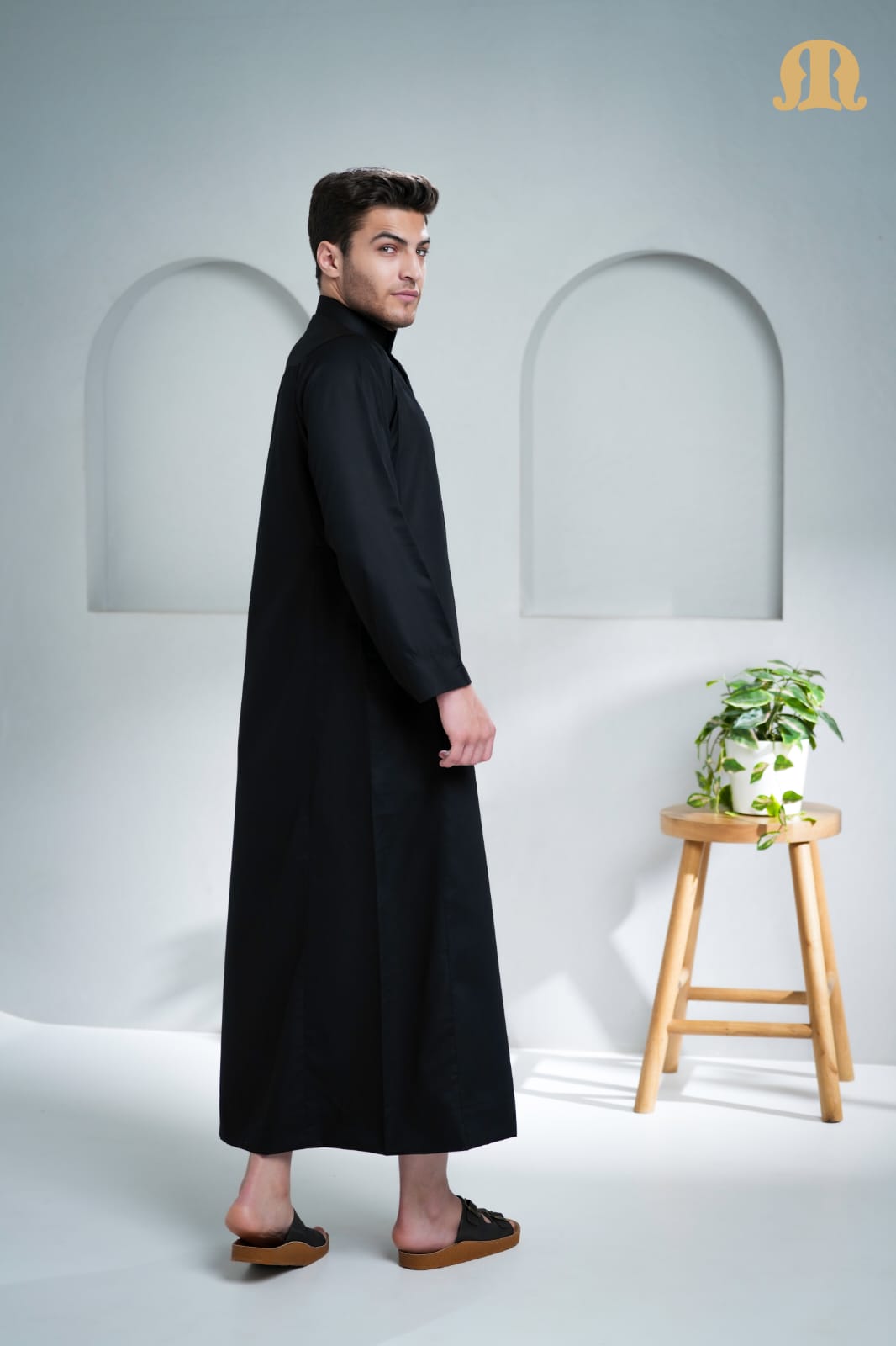 Man wearing the sophisticated Kurvig Saudi Black Thobe, available at HayaStyle India.

