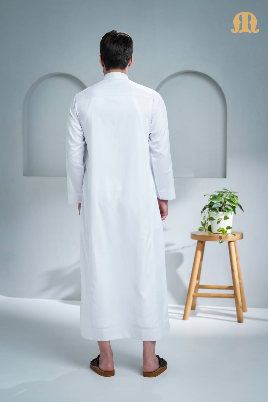 Man looking elegant in the Kurvig Saudi White Thobe, available at HayaStyle India.
